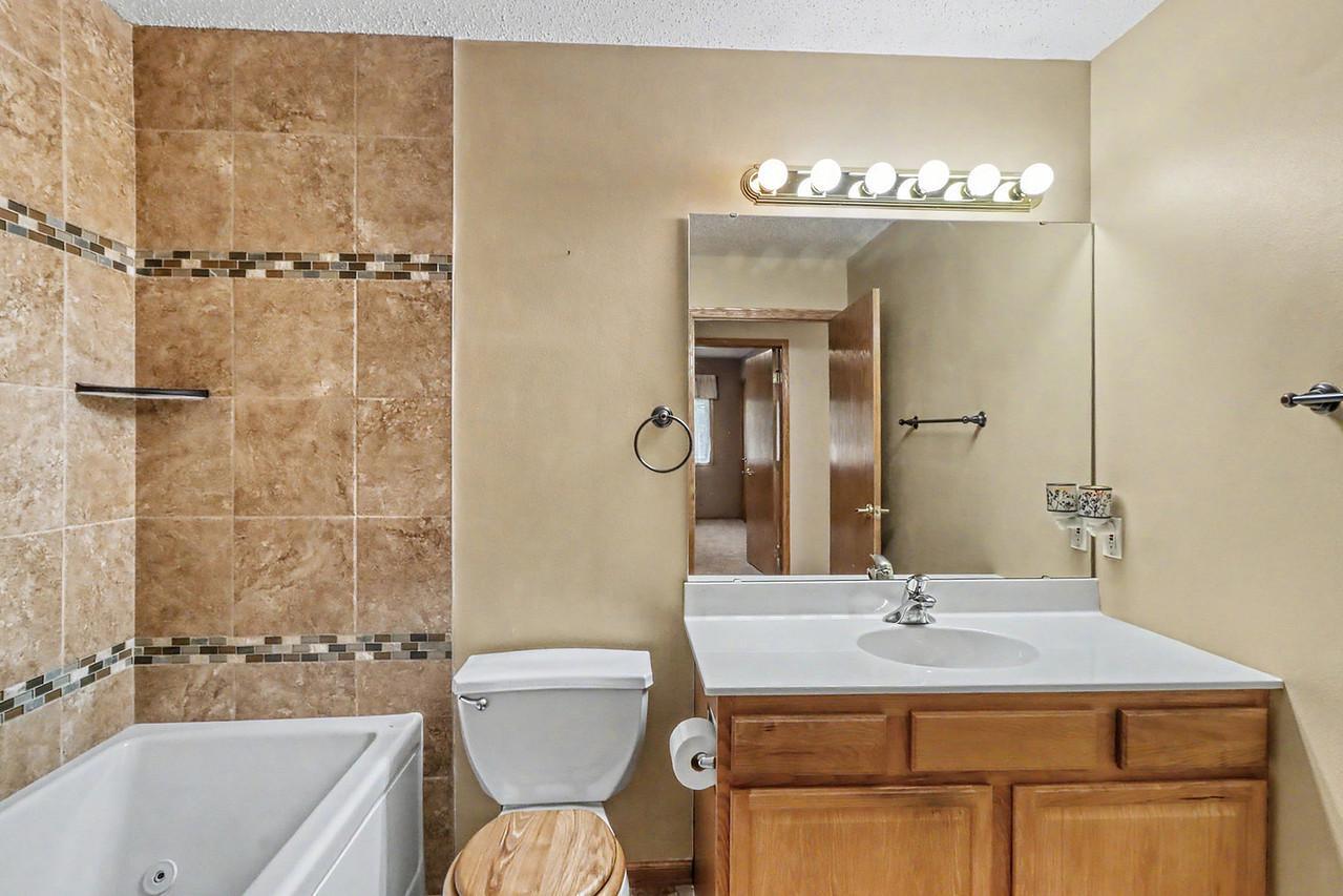 Bathroom1_2-1280.jpg