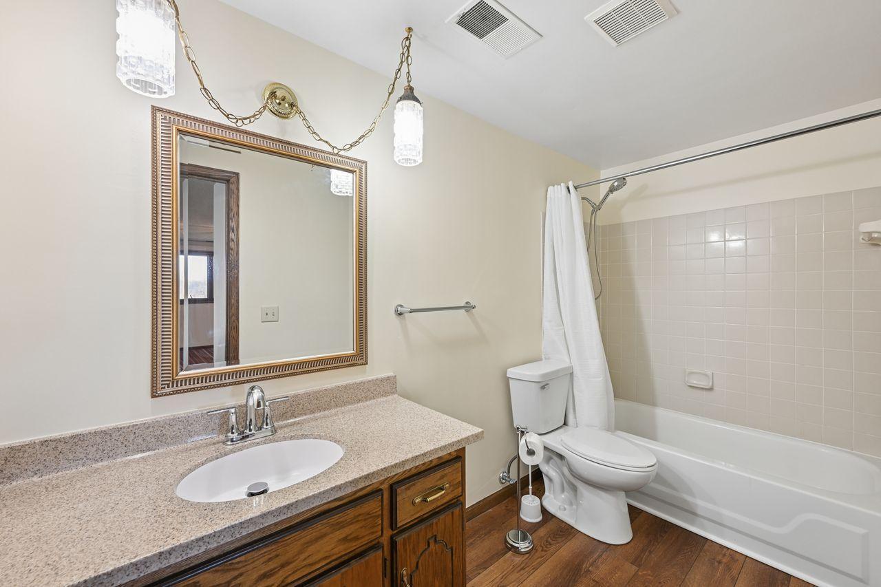 Full bathrroom downstairs