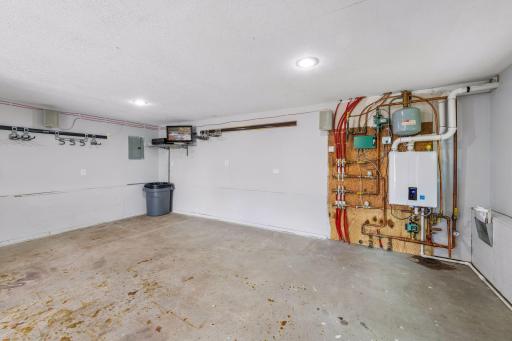 The 20x20 dedicated workshop area has in-floor heat with a new boiler system