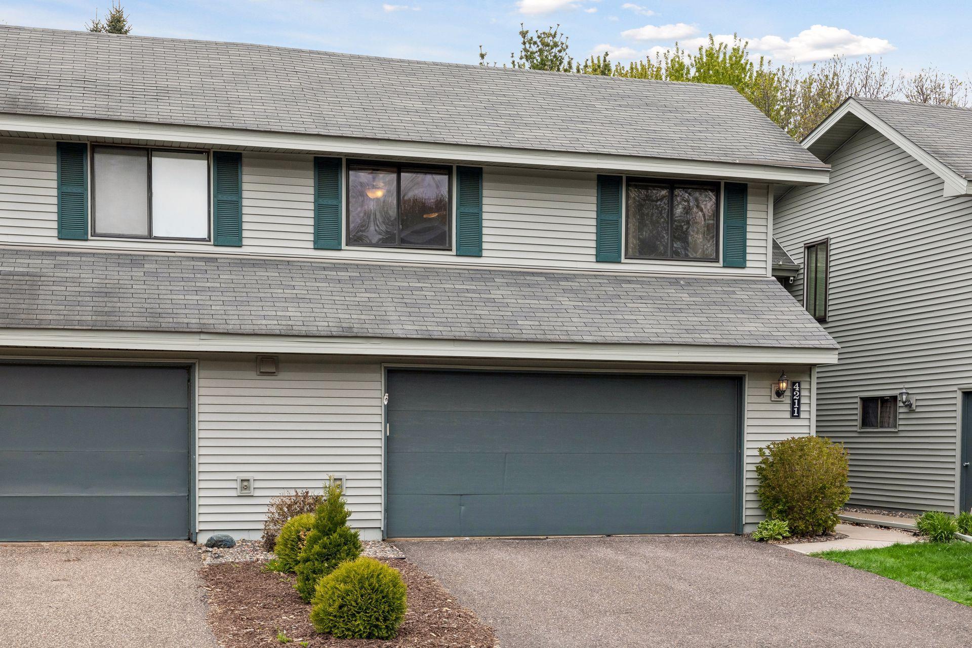 Welcome to 4211 Shirlee Lane N in Shoreview!