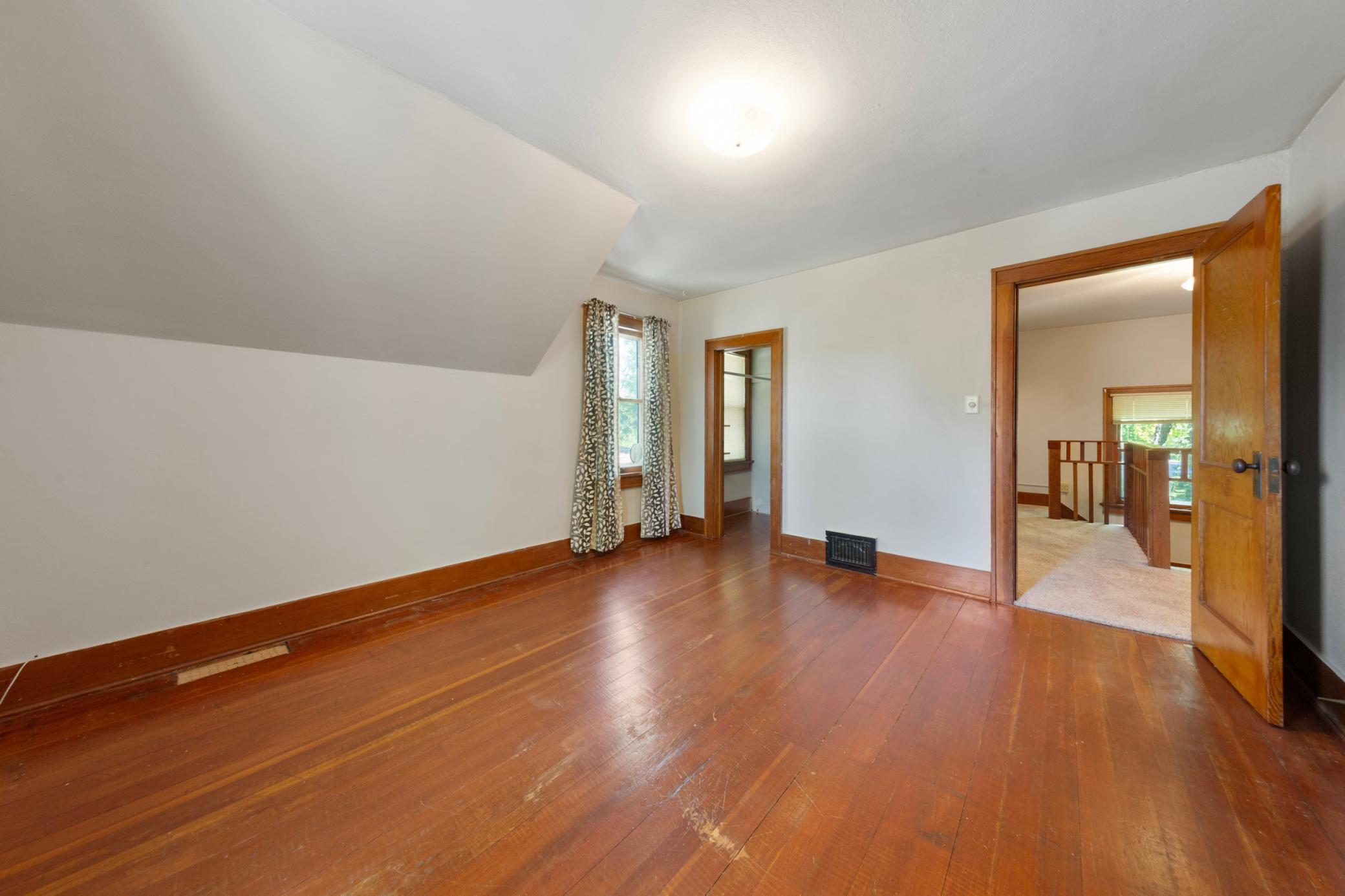 27 main bedroom.jpg