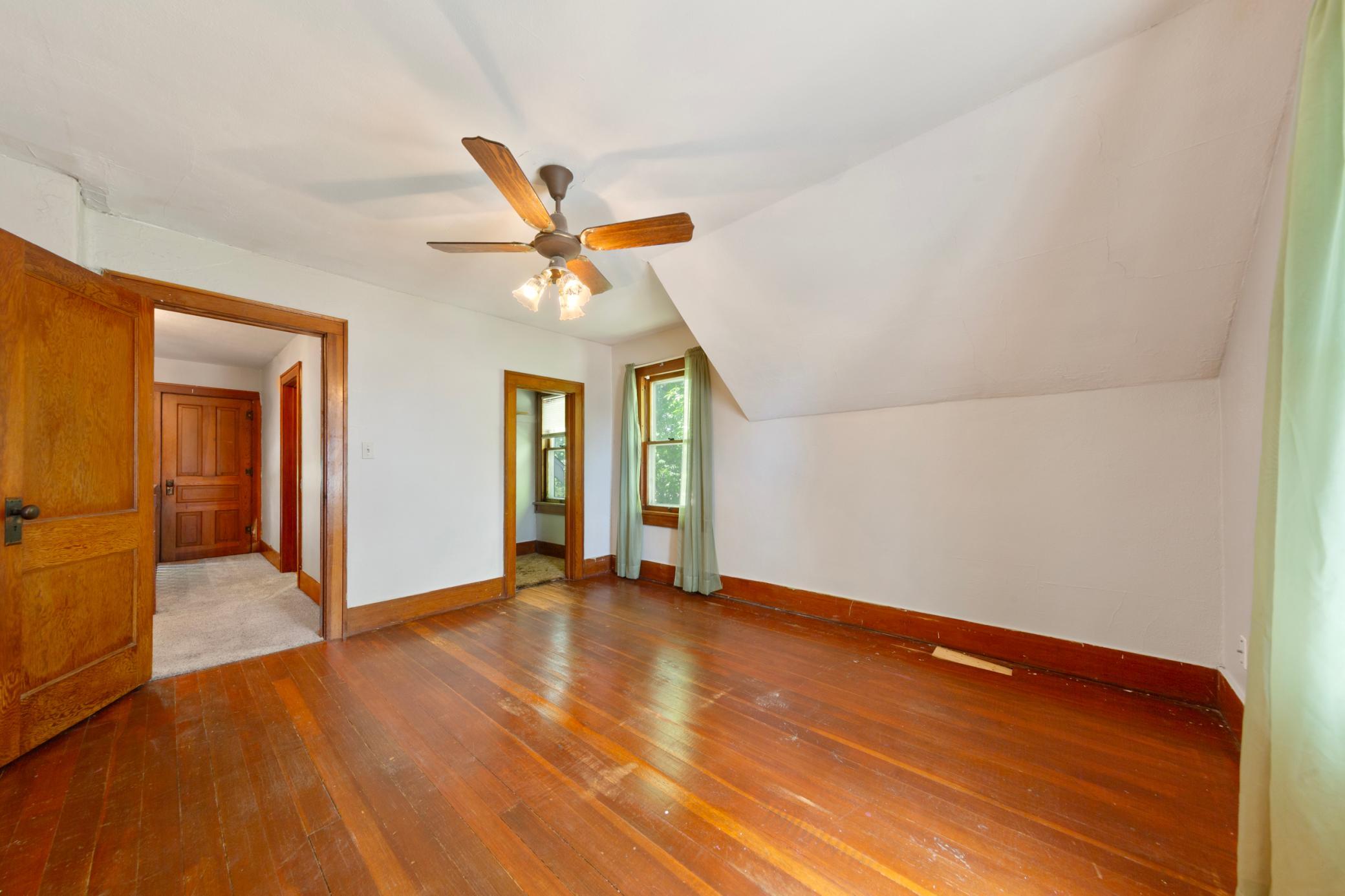 31 bedroom 3.jpg