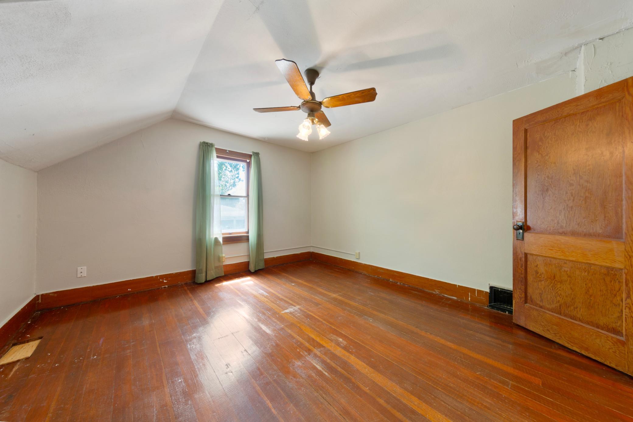 32 bedroom 3.jpg