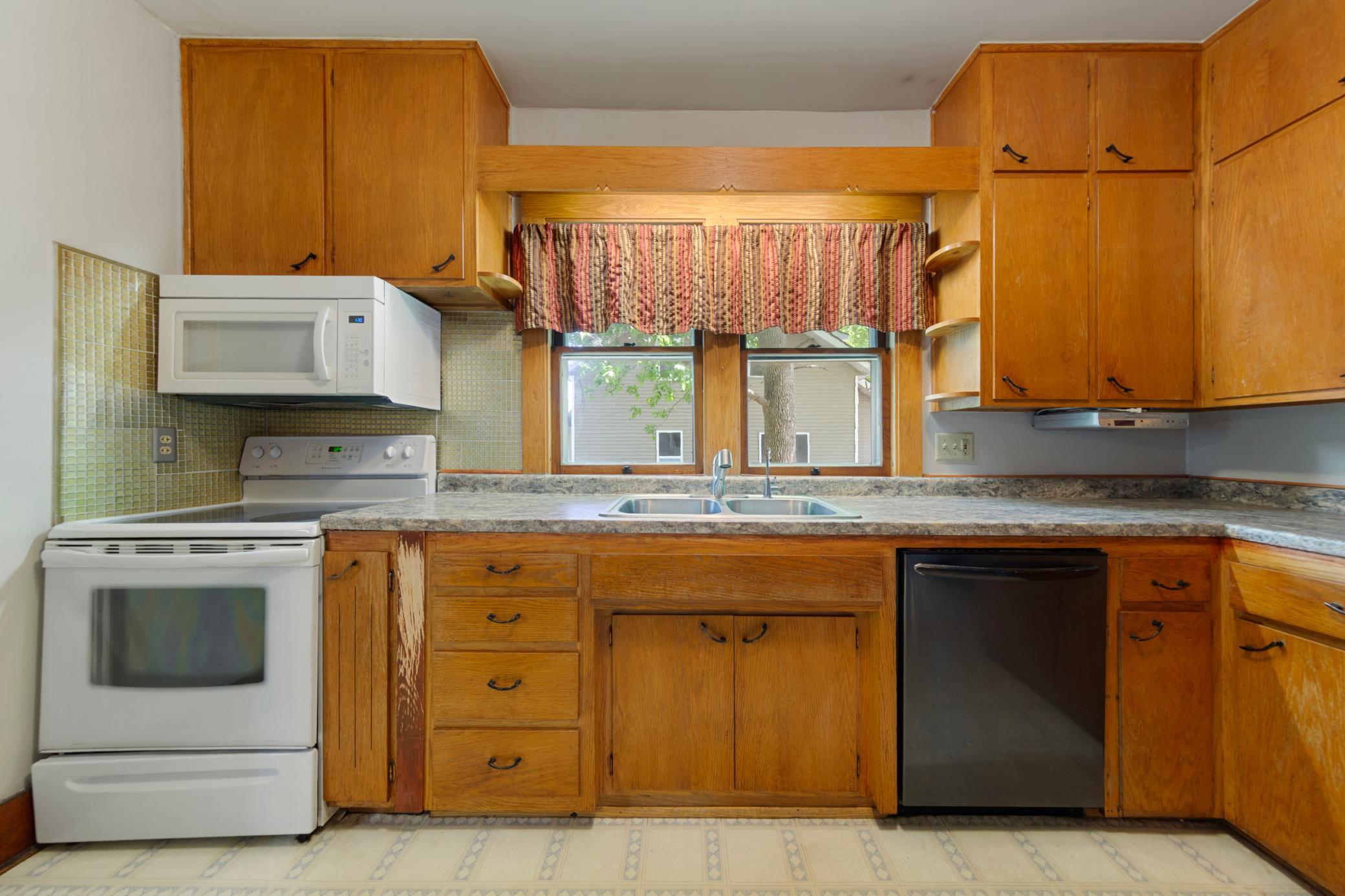 14 kitchen.jpg