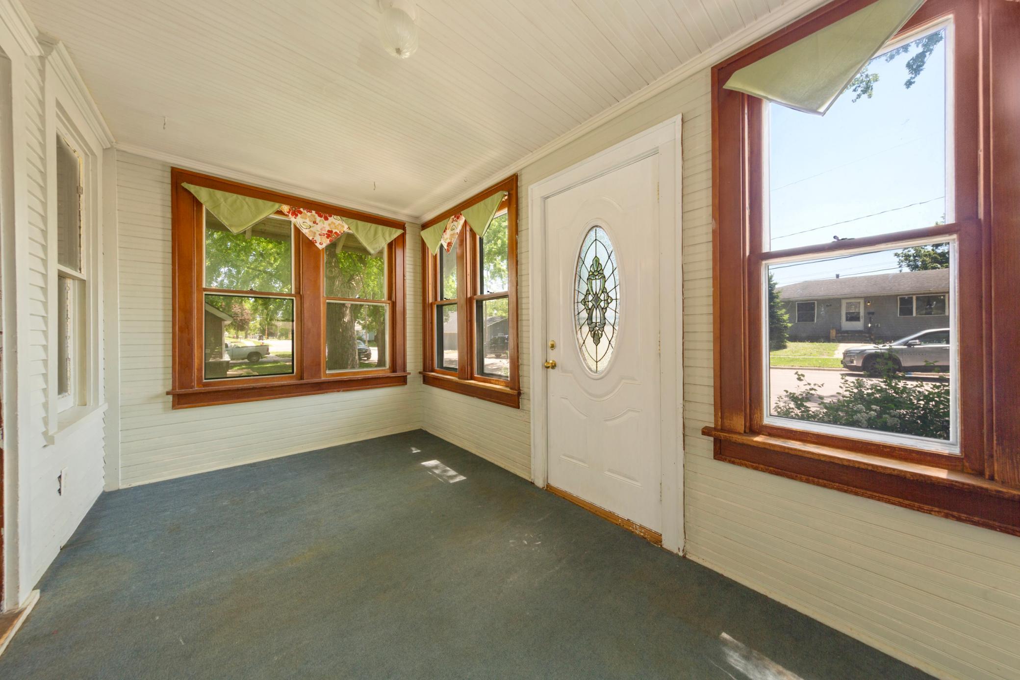 5 porch_entry.jpg