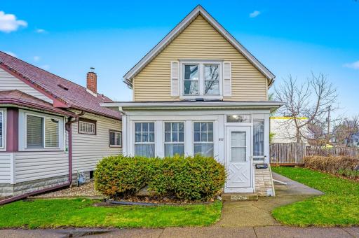 857 Rose Avenue E, Saint Paul, MN 55106