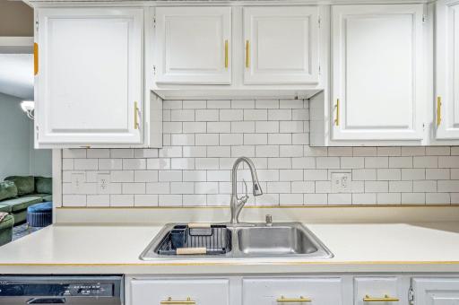 857 Rose Avenue E, Saint Paul, MN 55106