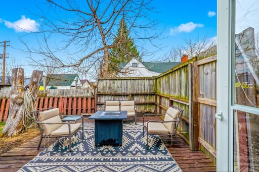 857 Rose Avenue E, Saint Paul, MN 55106