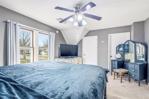 857 Rose Avenue E, Saint Paul, MN 55106