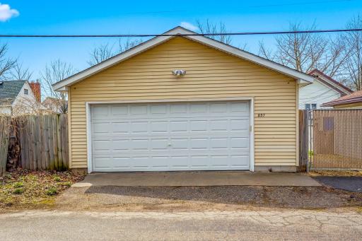 857 Rose Avenue E, Saint Paul, MN 55106