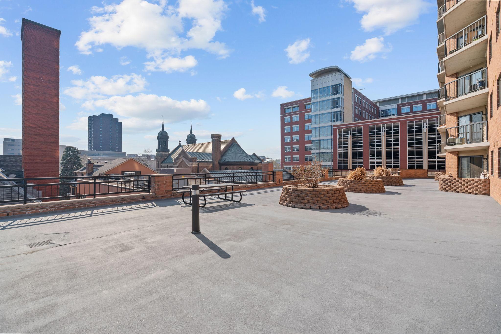4th Floor - Patio and Views on Rooftop Terrace