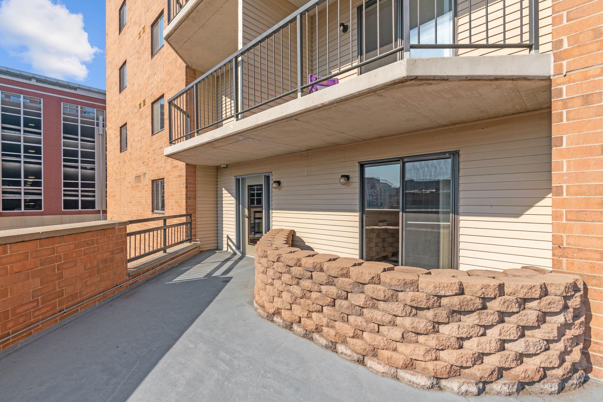 4th Floor - Patio and Views on Rooftop Terrace
