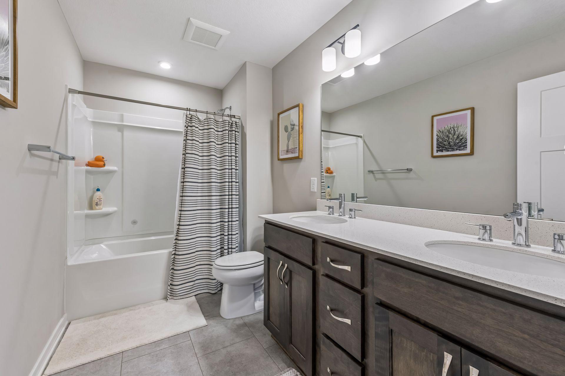 Full upper level guest bath