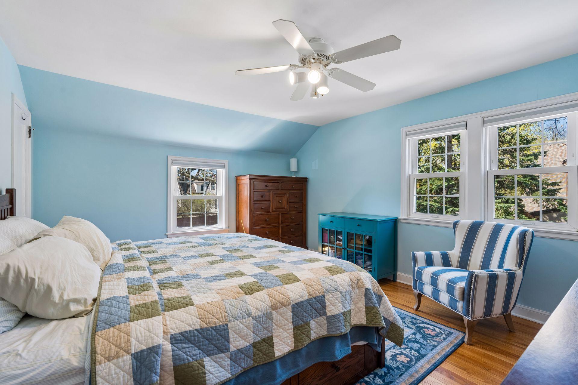 1 of 4 upper level beds