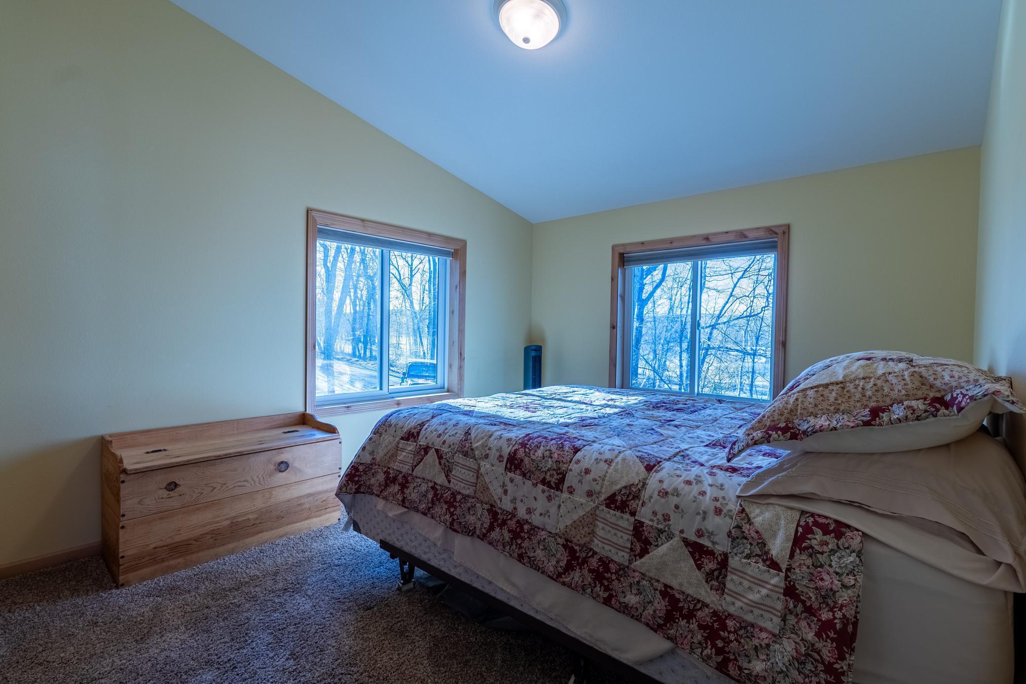 upper level bed 1.jpg