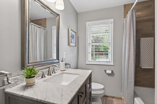 Updated main-level bath with clean, timeless finishes