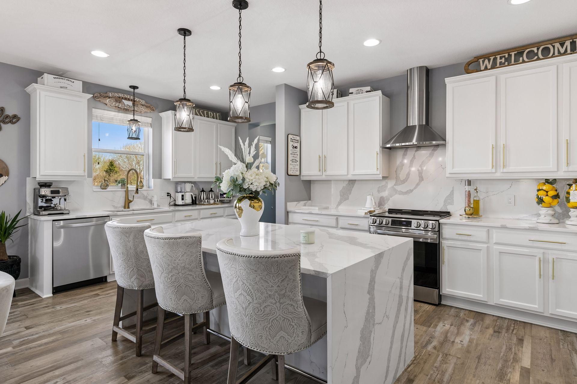 Kitchen & Center Island