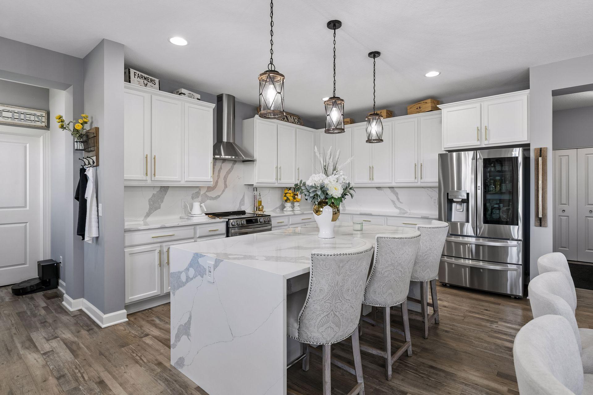 Kitchen & Center Island