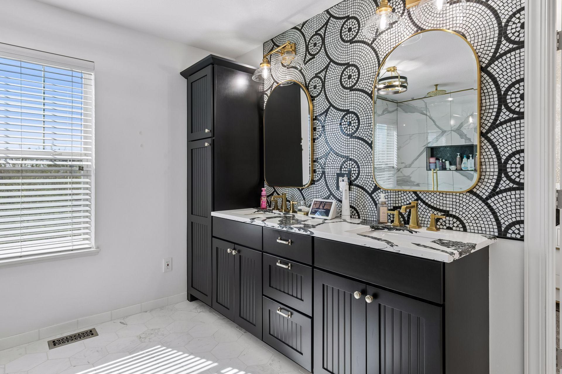 Primary Bath w/ Double Sinks