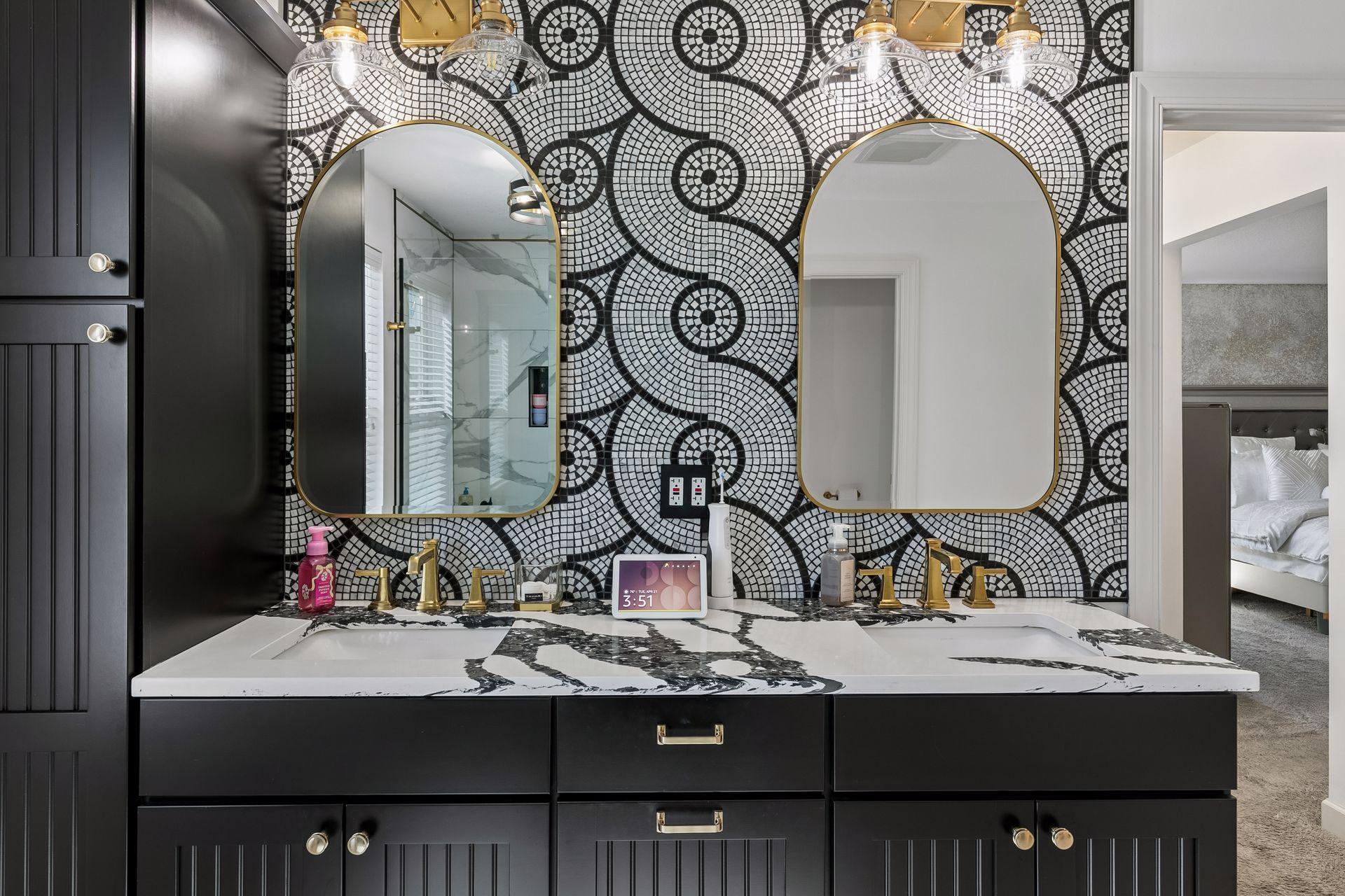 Primary Bath w/ Double Sinks