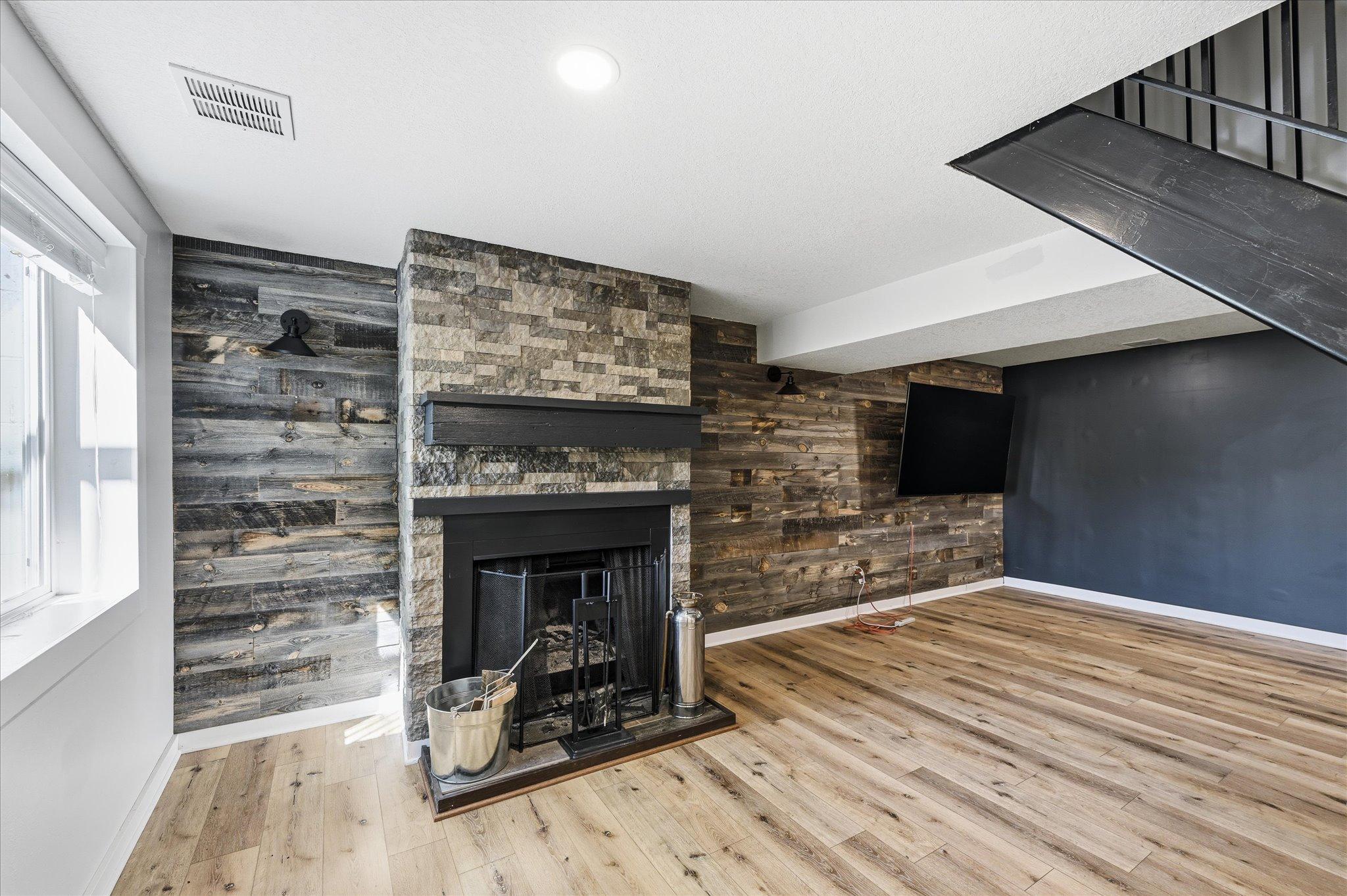 Flexible living space for relaxing or entertaining