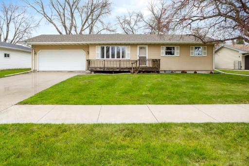 2813 Elm Street N, Fargo, ND 58102