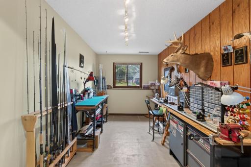 Great workshop, bonus room or family space! Make it your own!