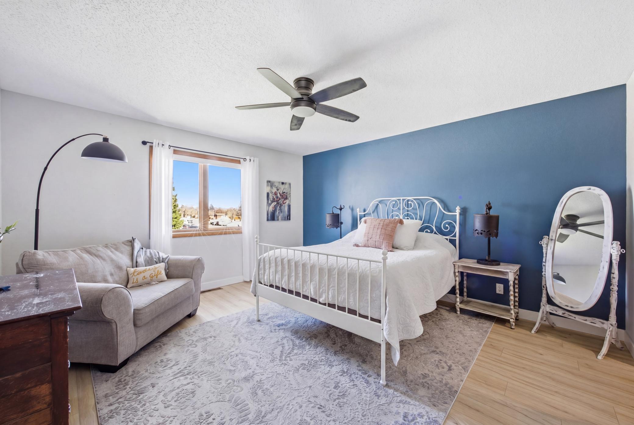 2nd story primary bedroom - new flooring/paint