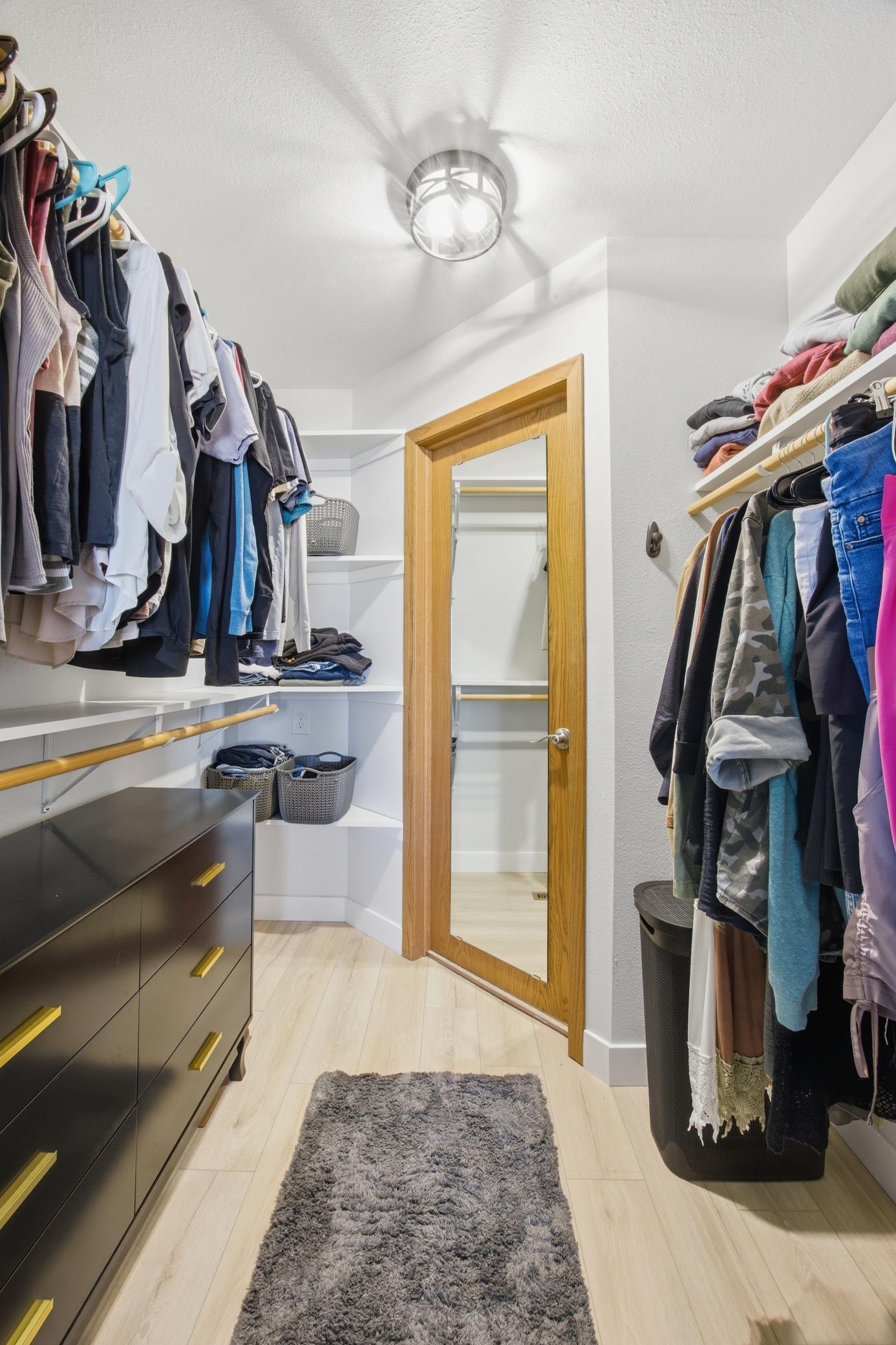 Primary bedroom w-in closet