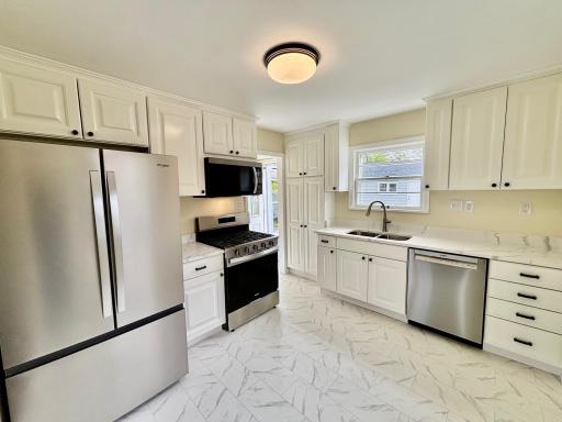 6913 Russell Avenue S, Minneapolis, MN 55423