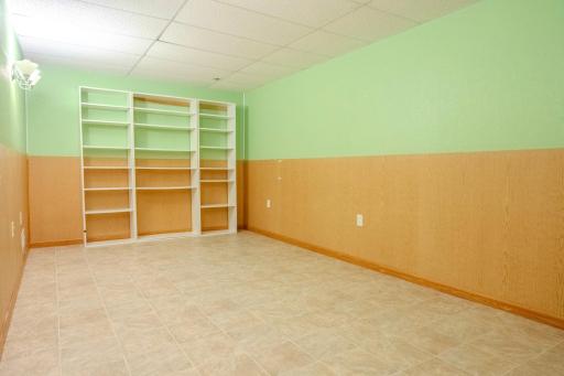 Possible 5th bedroom in basement just needs egress or great family rec room