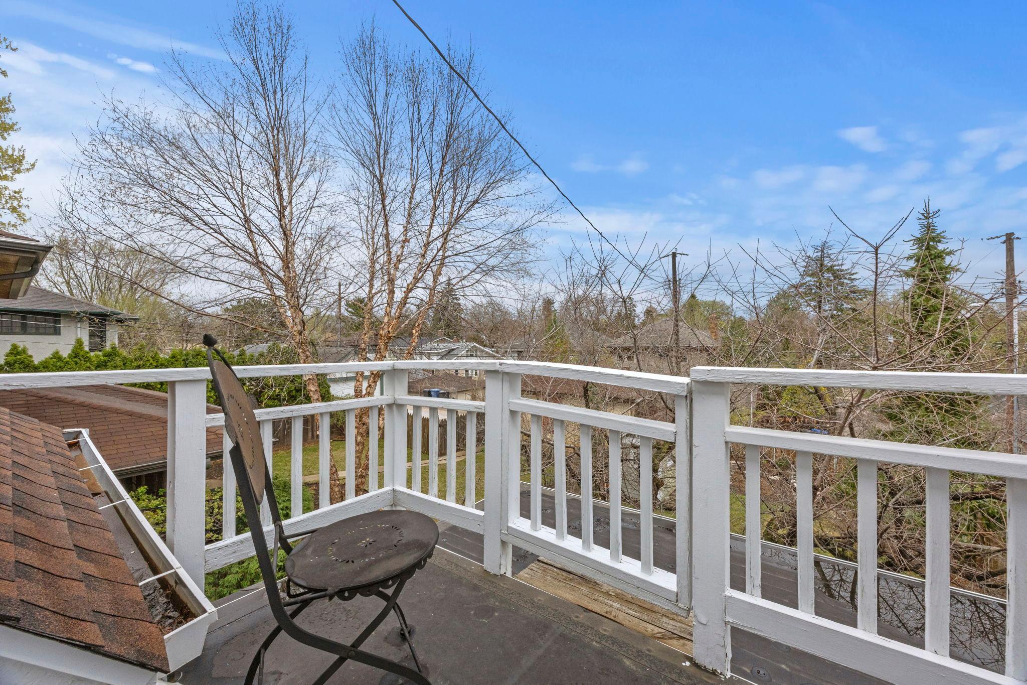 Upper porch off of 3rd bedroom