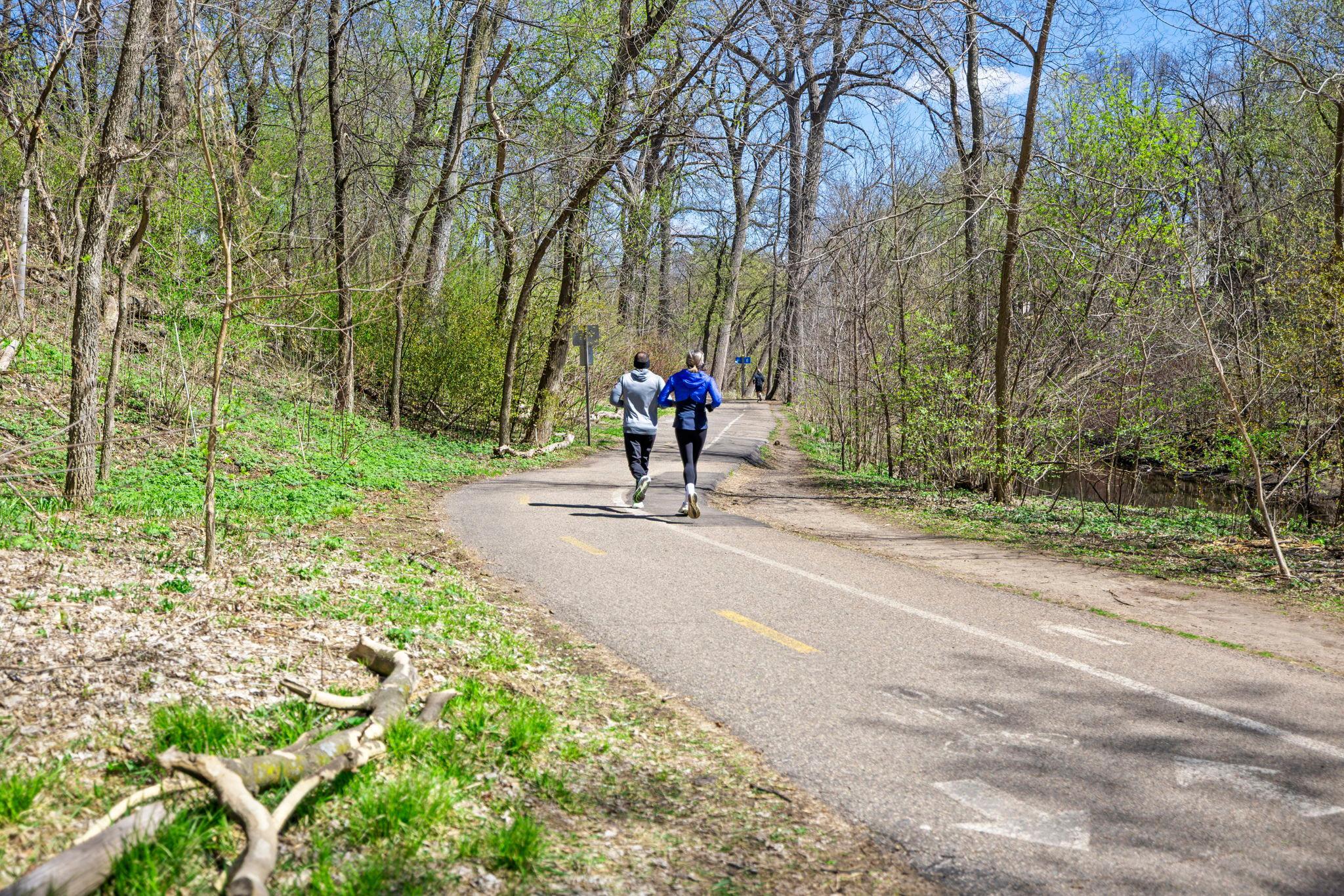 Minnehaha biking-walking path