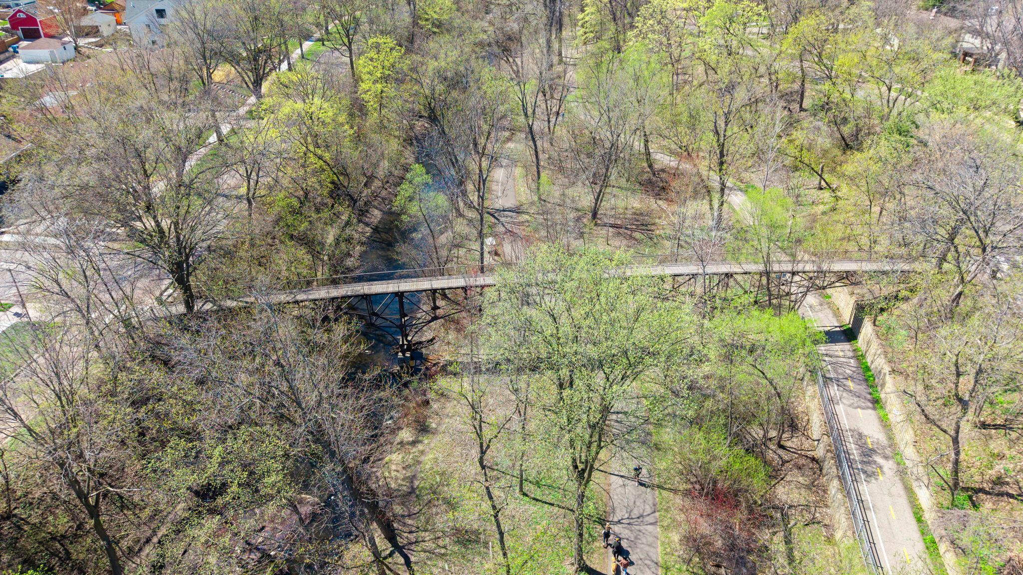 Walk to restaurants from Bryant bridge