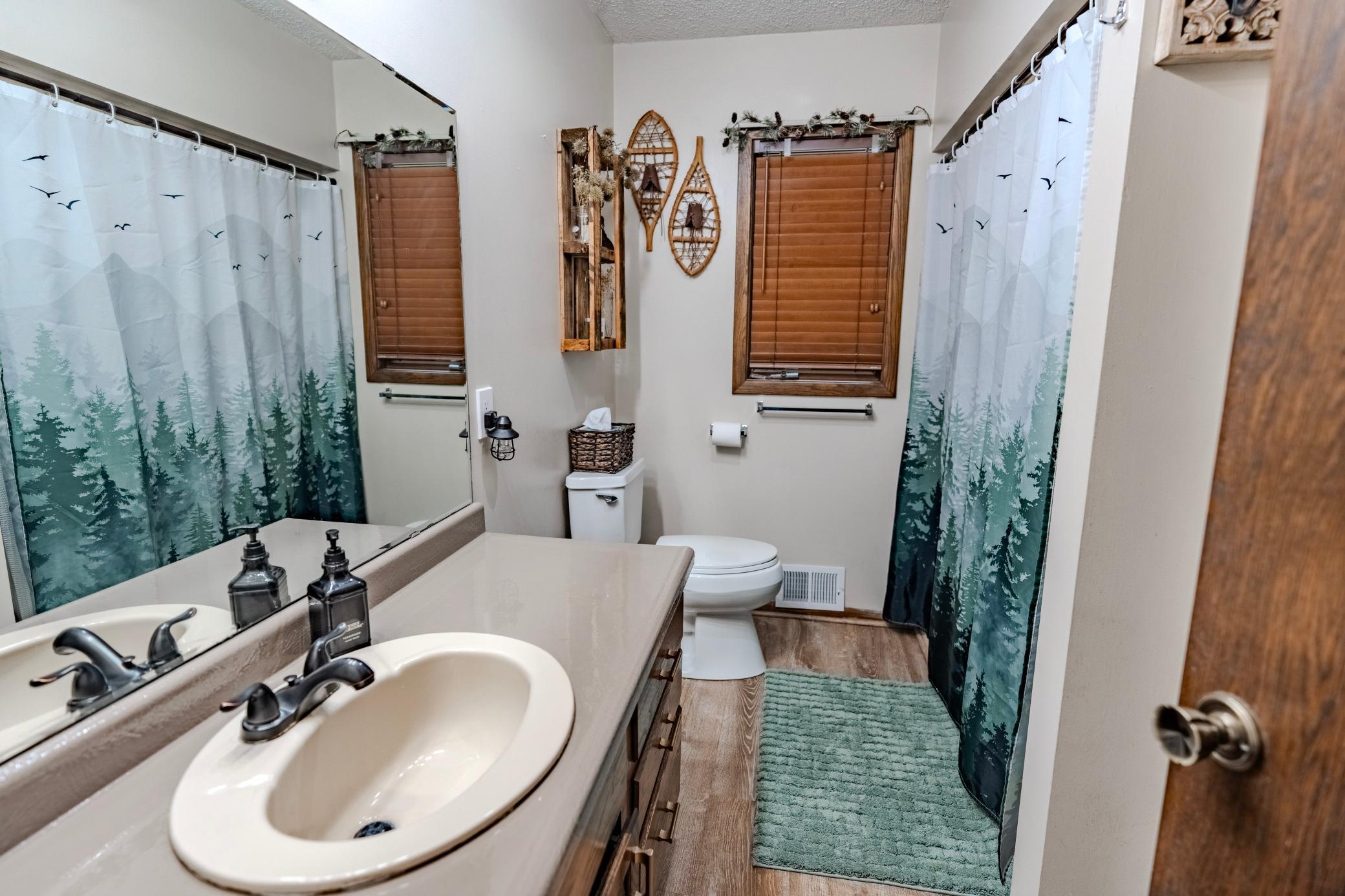 Upper level full bathroom