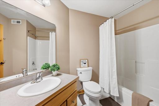 37324 Heritage Way, North Branch, MN 55056