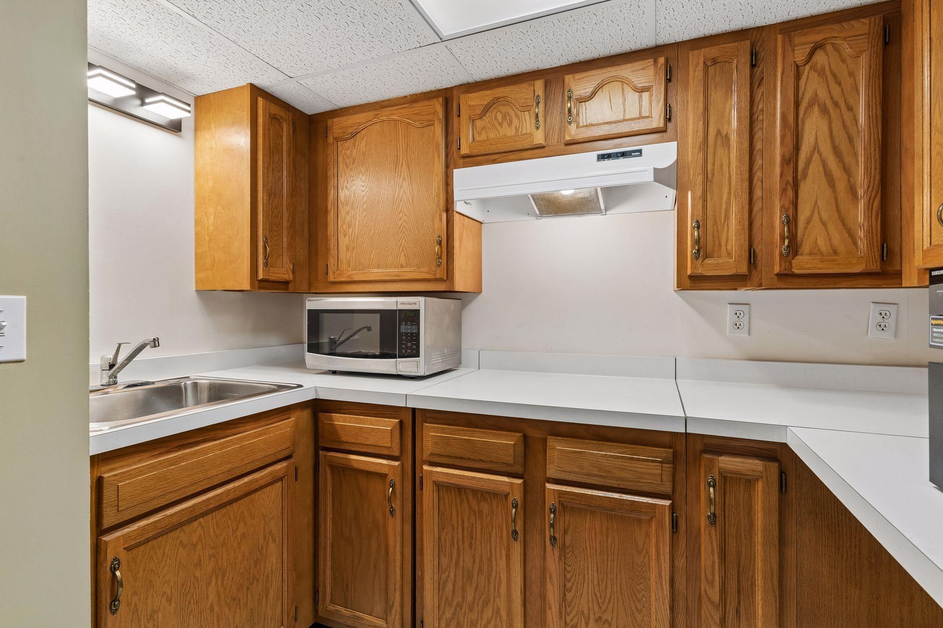 Lower Level WetBar / Kitchenette.