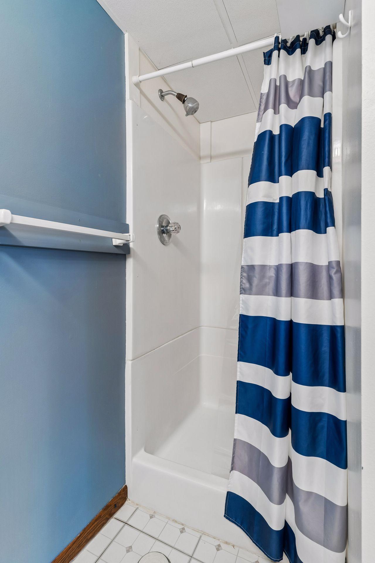 Lower level 3/4 bathroom