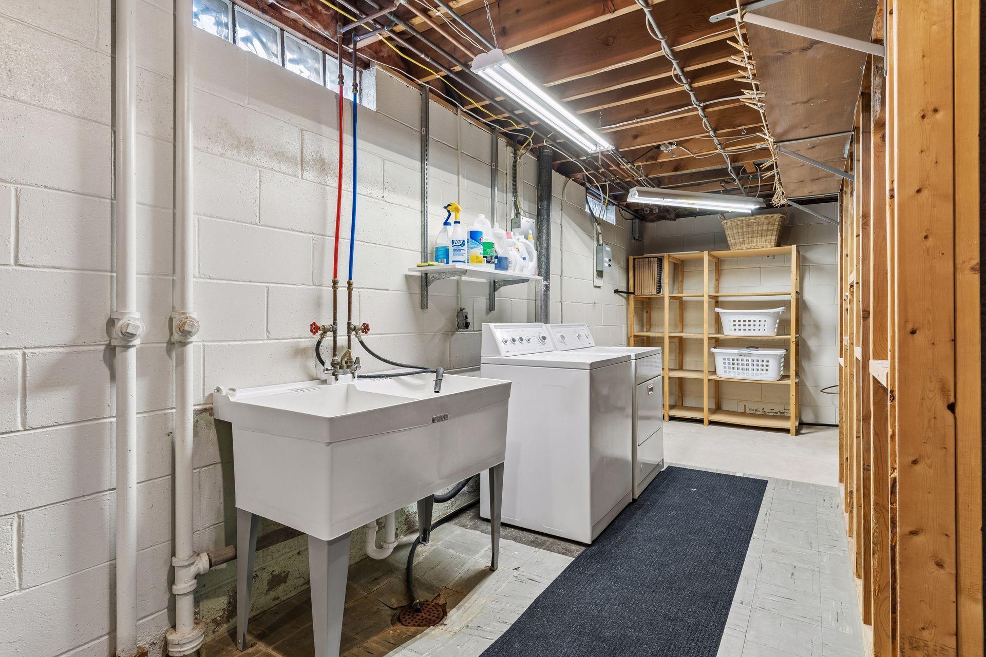 22x12 Laundry room / Strorage room