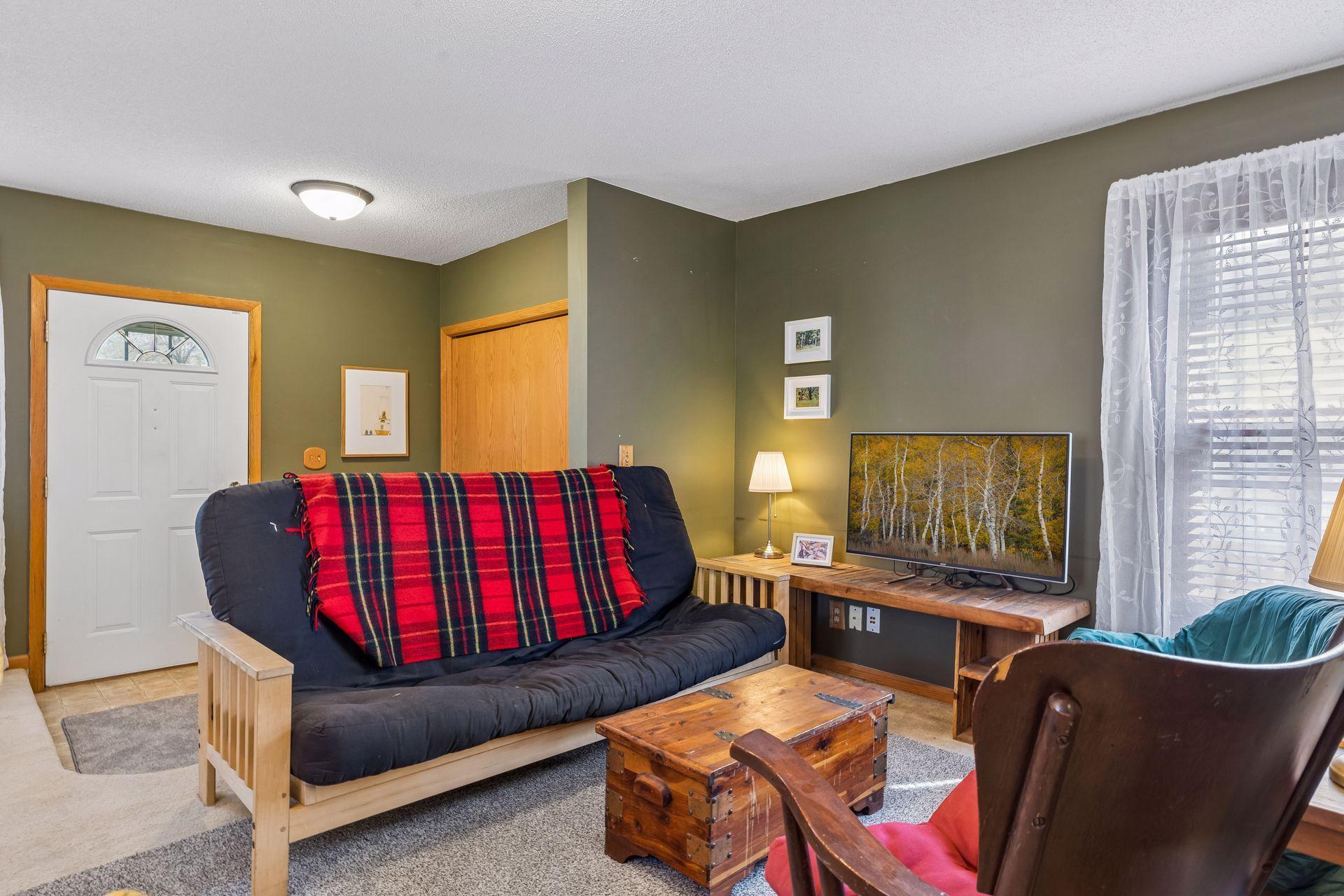 5409 Fremont Avenue North - Spacecrafting - 0009.jpg