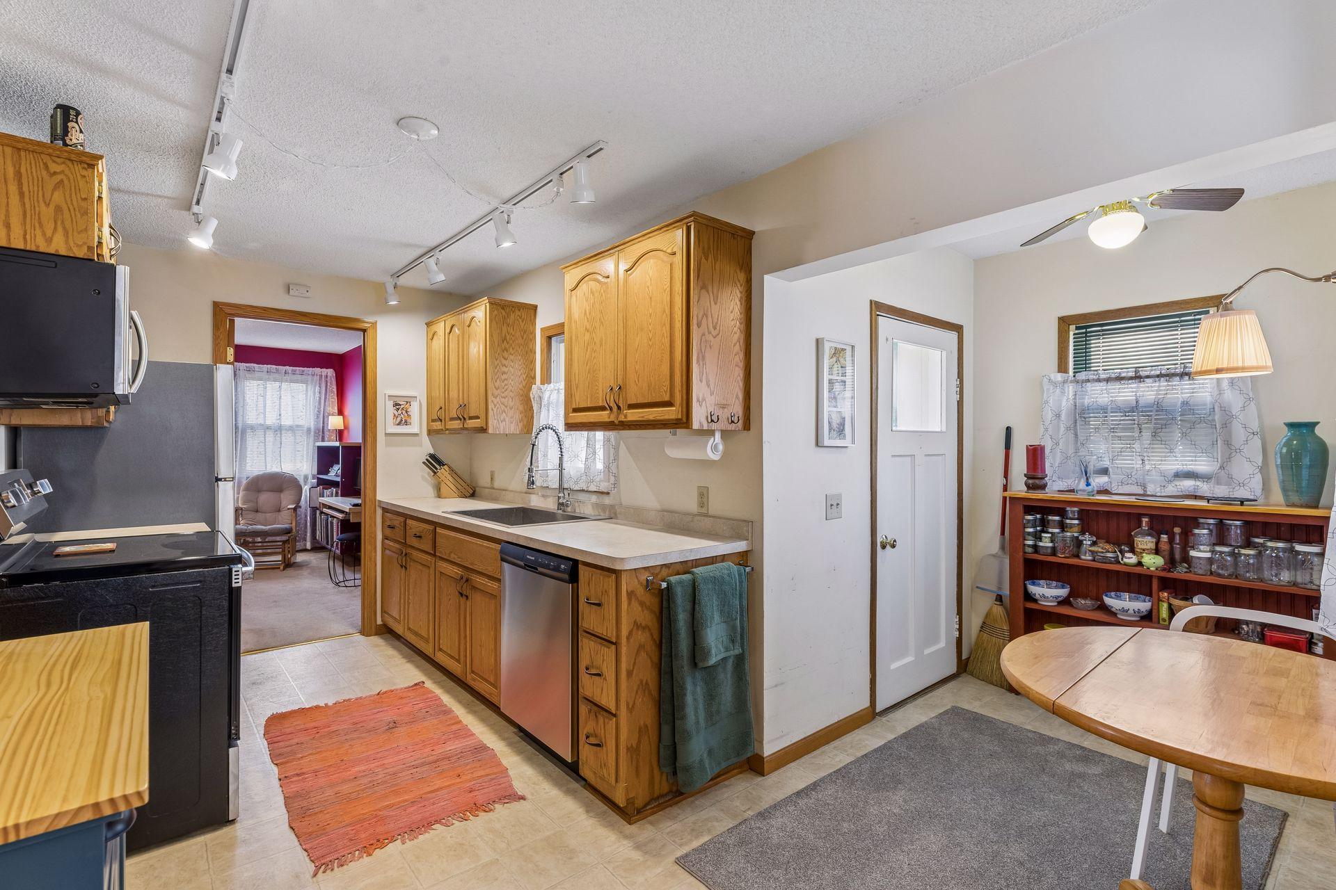 5409 Fremont Avenue North - Spacecrafting - 0012.jpg