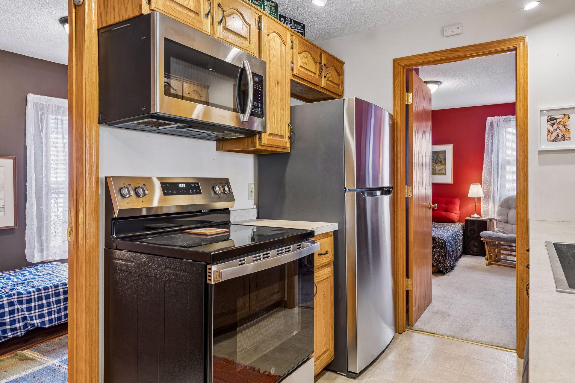 5409 Fremont Avenue North - Spacecrafting - 0014.jpg