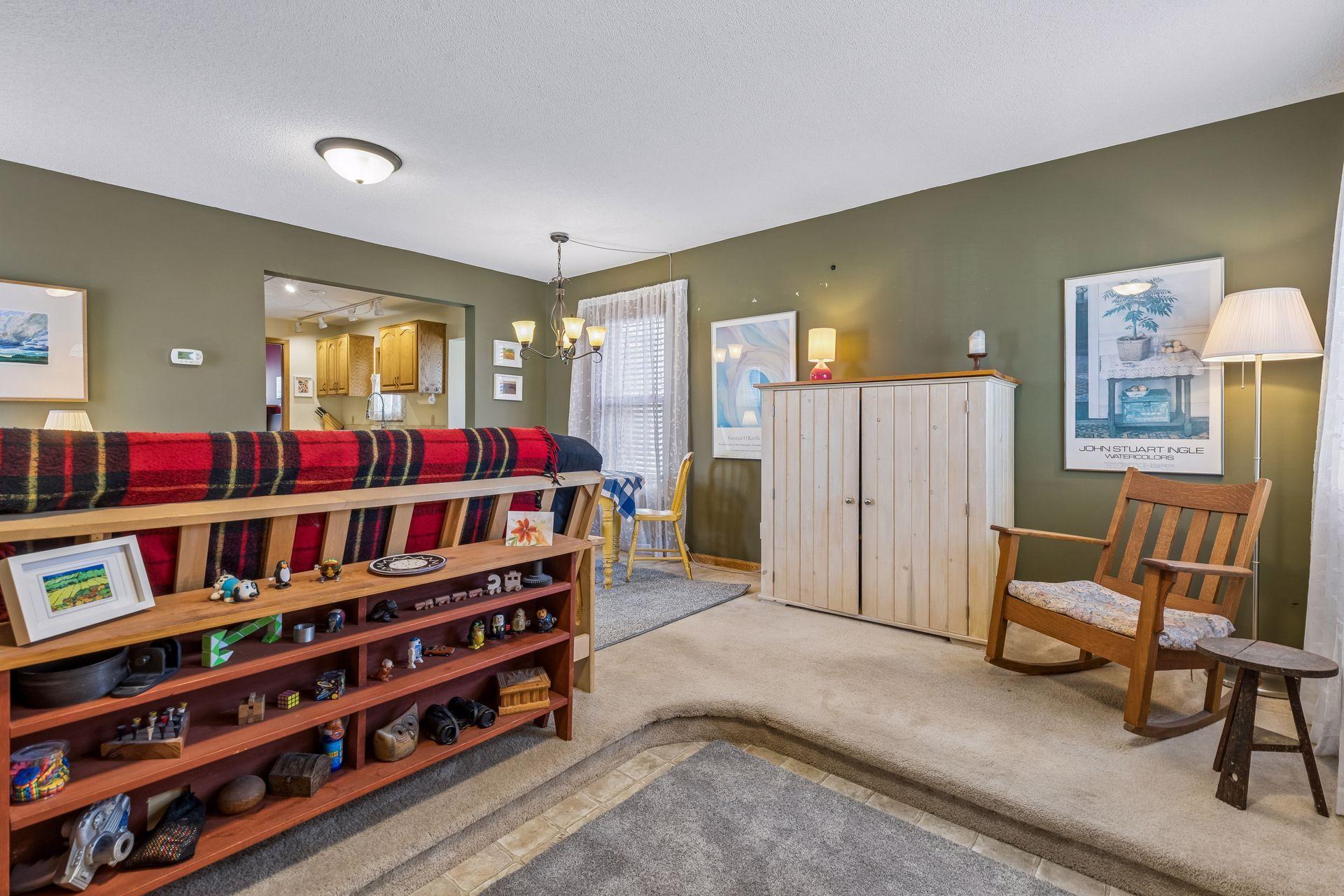 5409 Fremont Avenue North - Spacecrafting - 0007.jpg