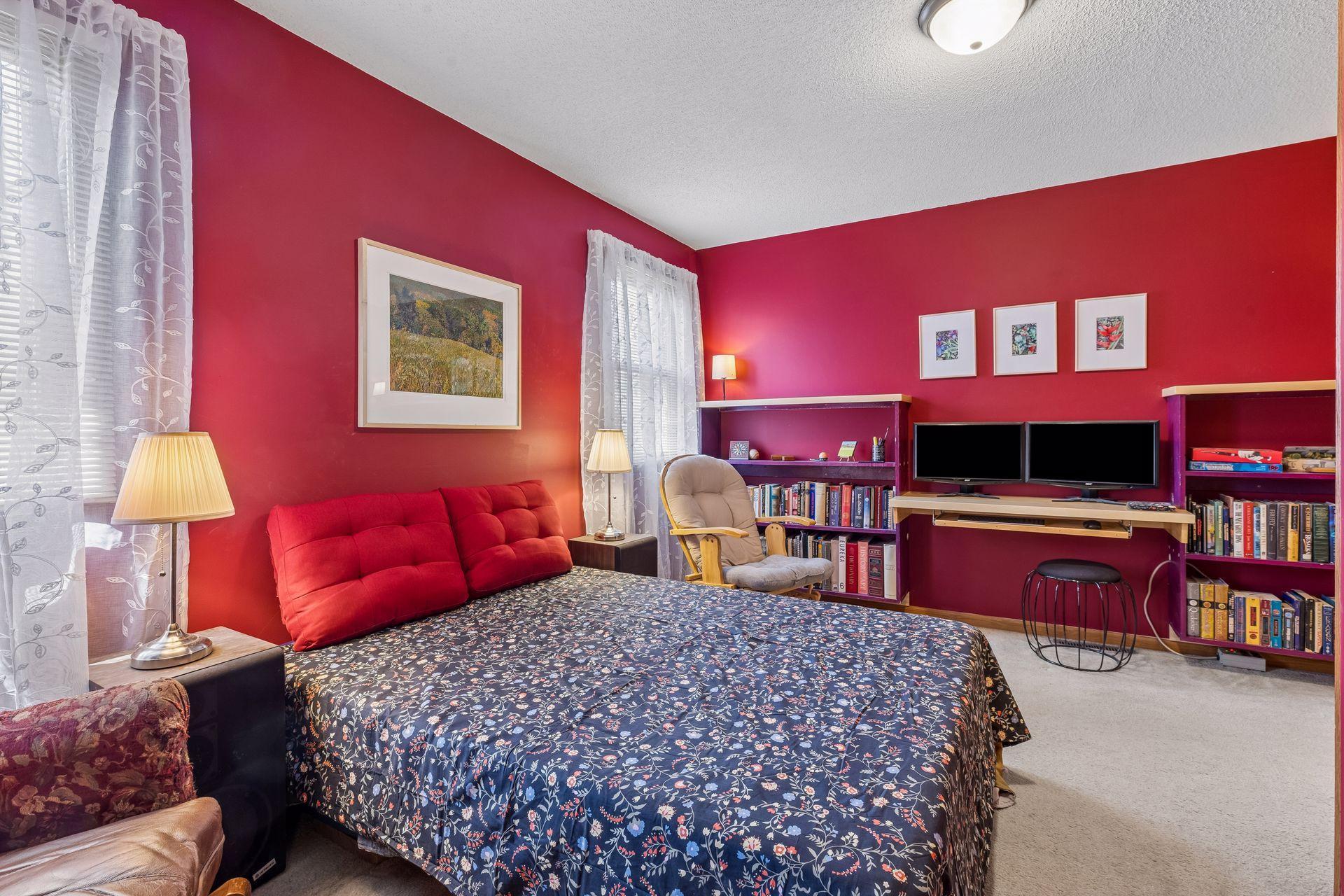 5409 Fremont Avenue North - Spacecrafting - 0017.jpg