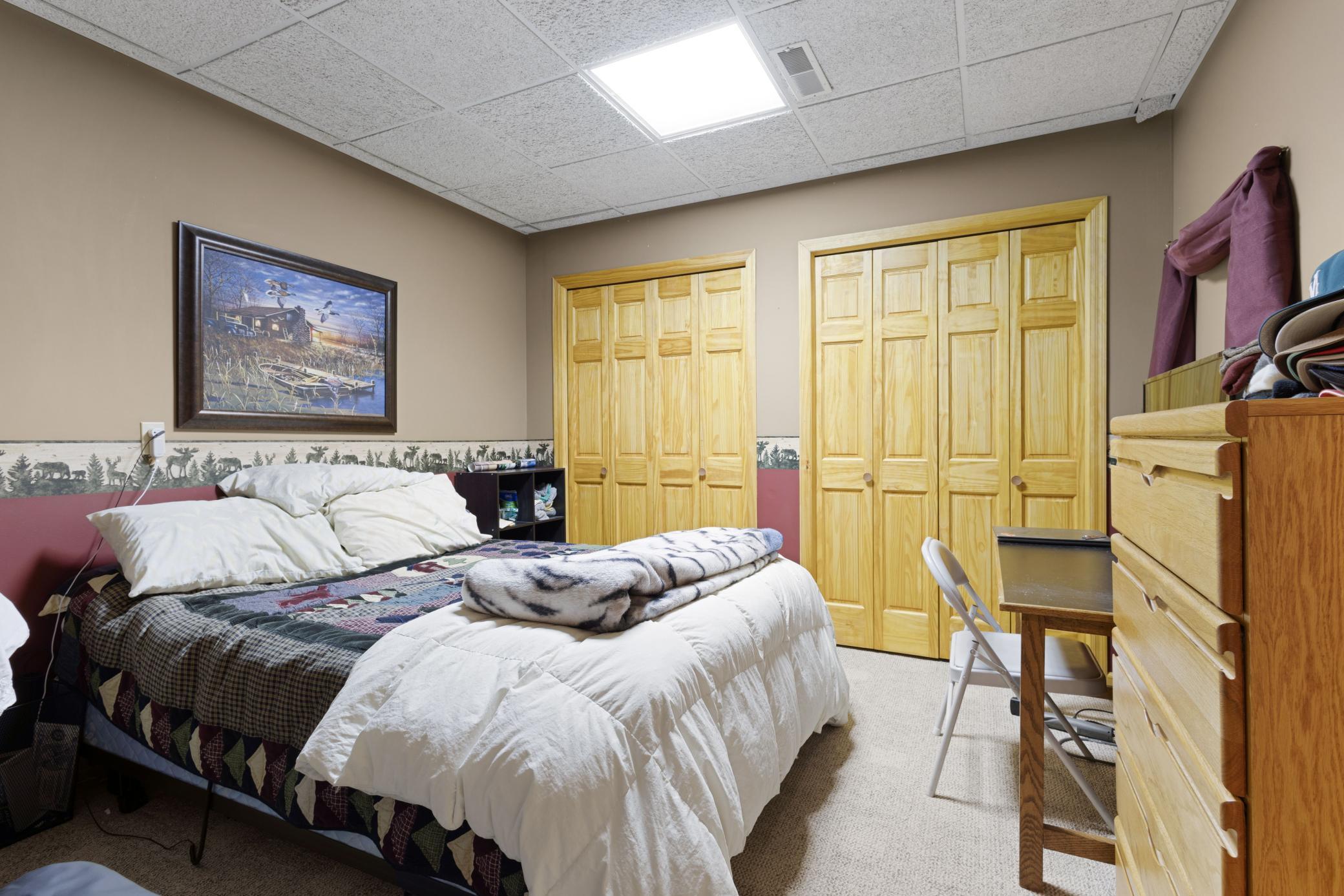 Lower level den/non conforming 5th bedroom