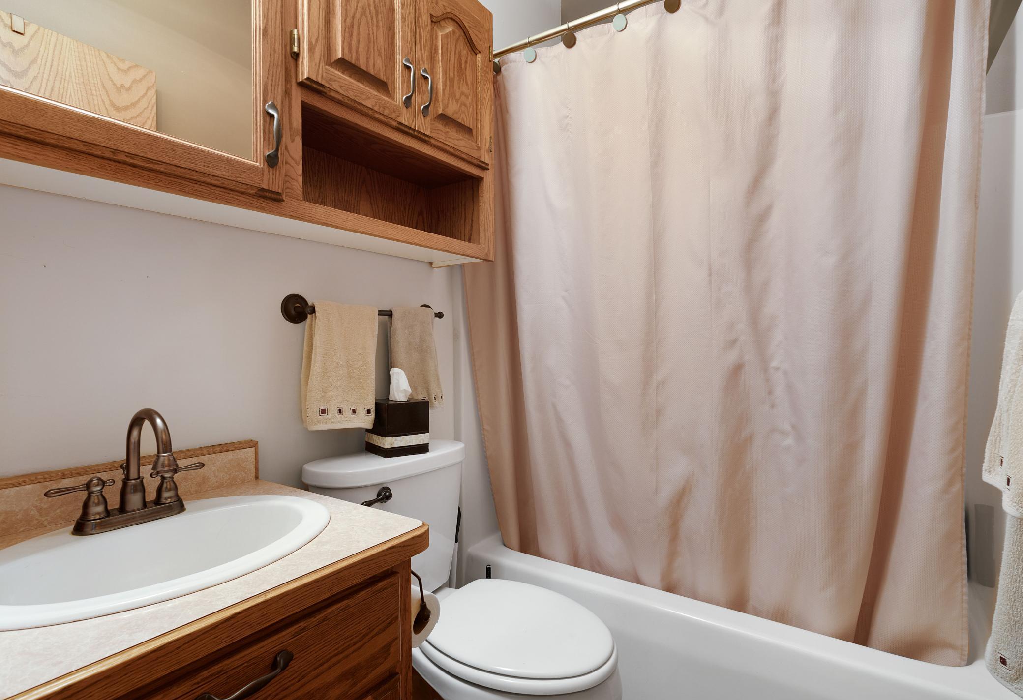 Main level full bath