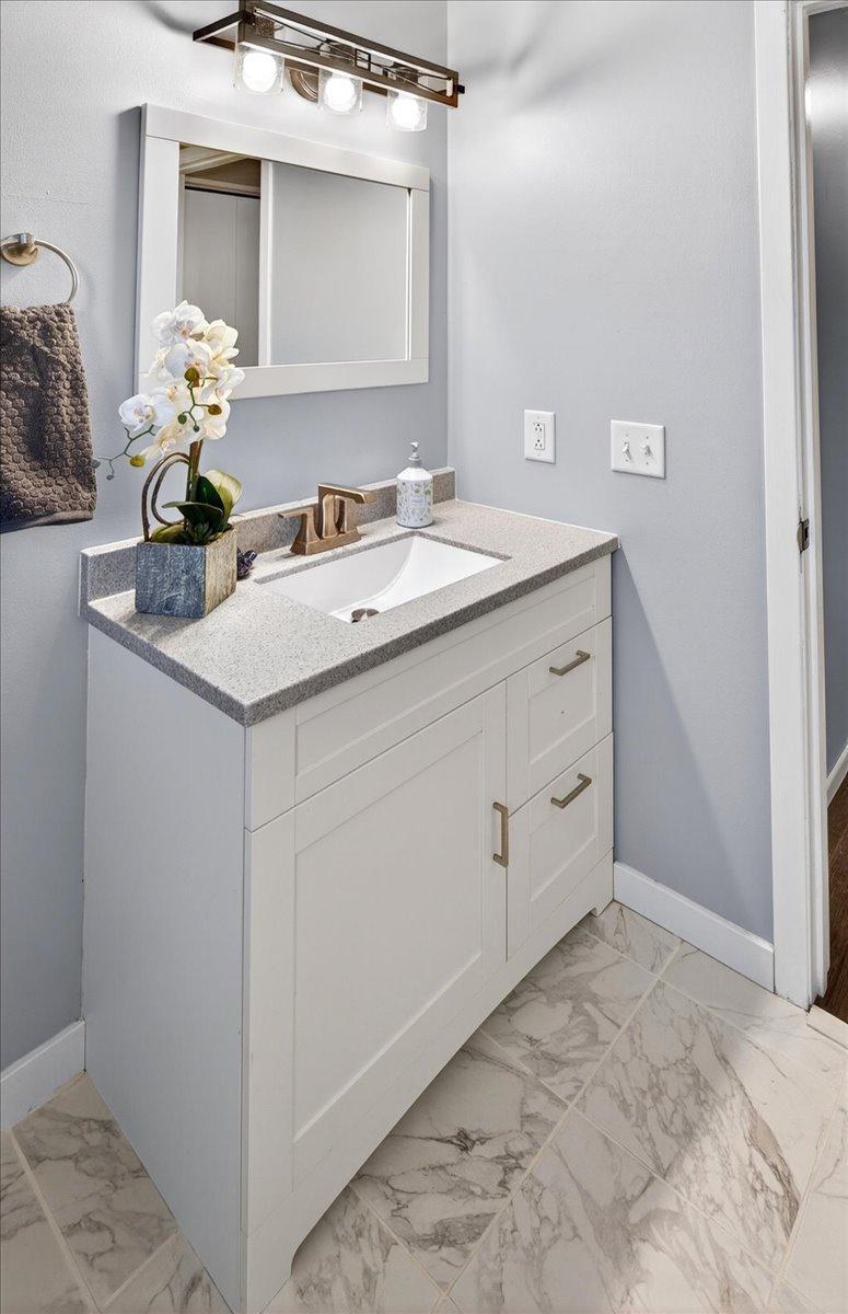 Clean, Modern Bathroom Design