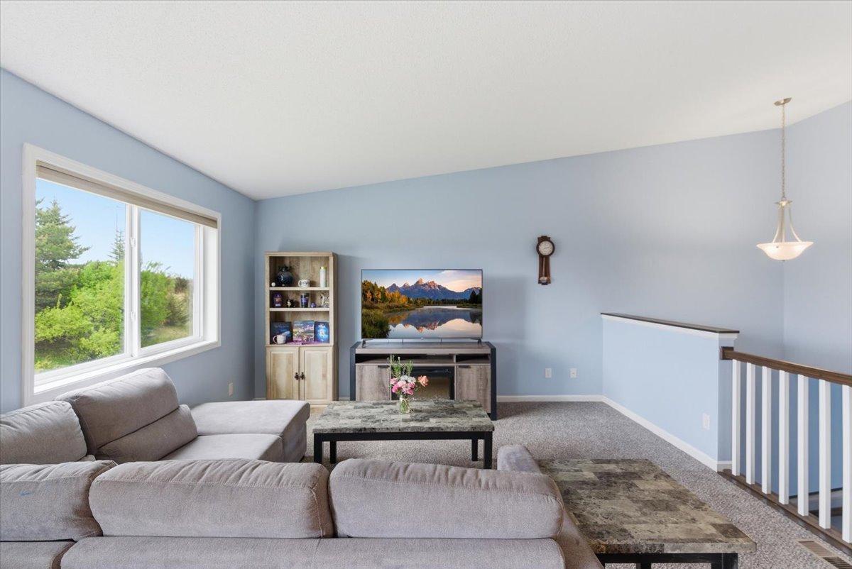 05-Living Room.jpg