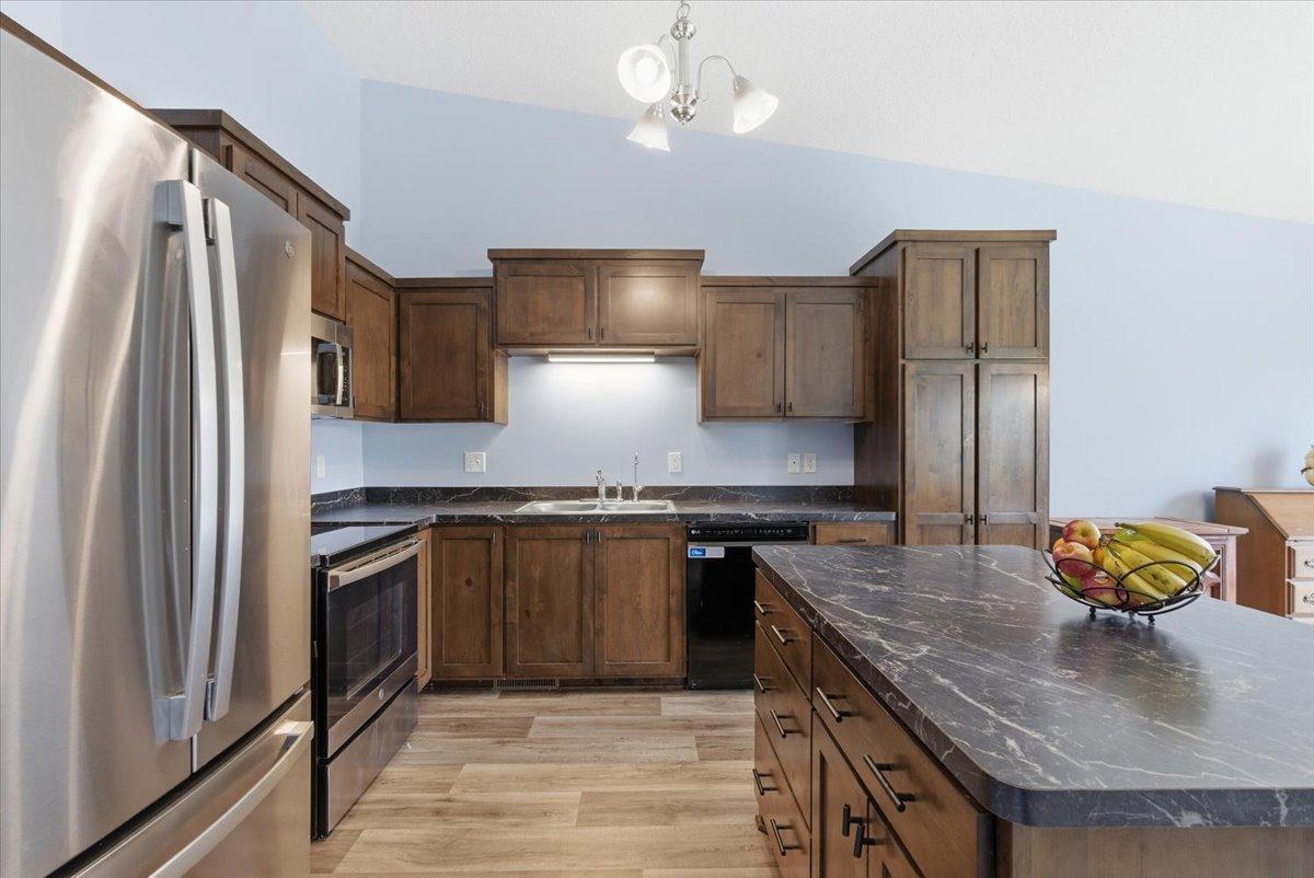 10-Kitchen.jpg