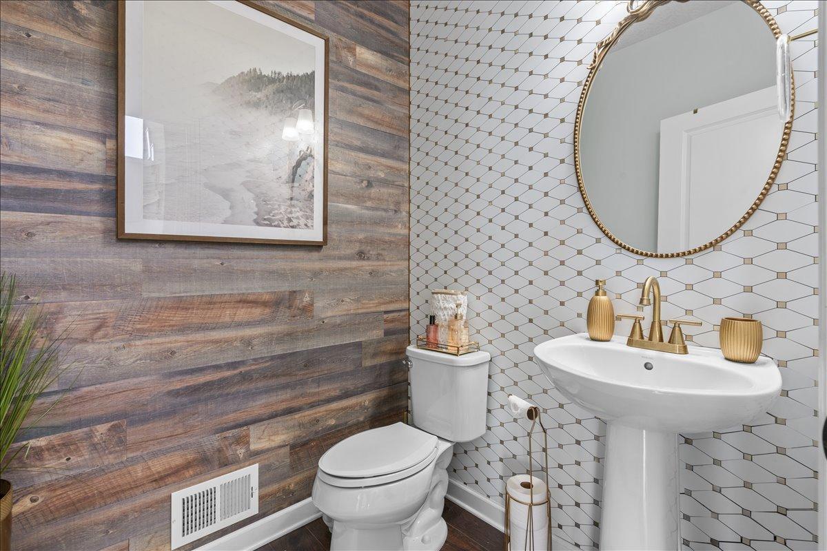 Main level bathroom, upgrade